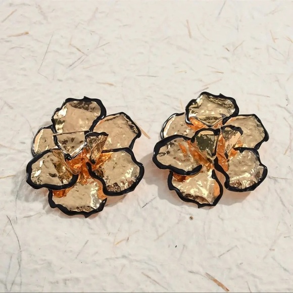 Zara Gold Metal Flower Earrings - Picture 3 of 14